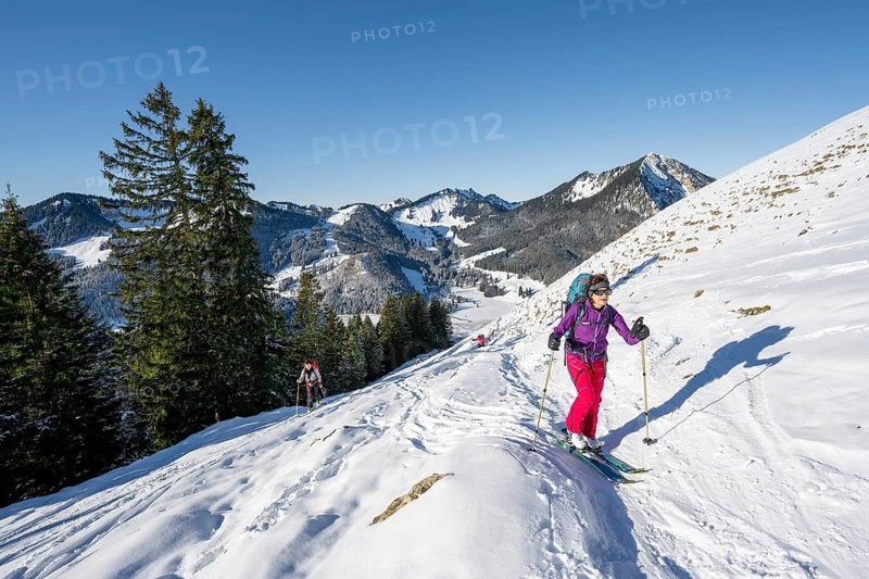 Ski tourer climbing the Aiplspitz, Mangfall mountains, Bavarian Prealps, Bavaria, Tyrol
