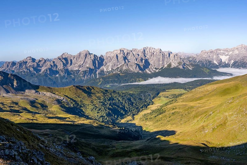 Mountain panorama, view of rocky mountain peaks of the Sesto Dolomites, Carnic main ridge, Carnic High Trail, Carnic Alps, Carinthia, Austria, Europe