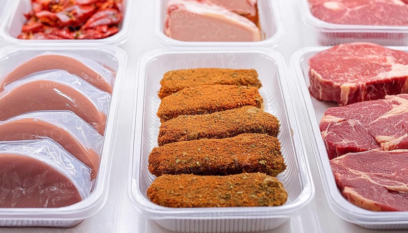 Meat, raw pork, schnitzel and steak, marinated and seasoned, in a display in a butcher's shop, AI generated, AI generated