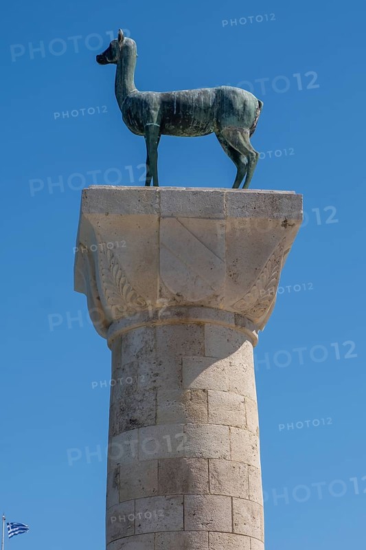 Column with hind, the Elafina, harbour entrance Mandraki harbour, Rhodes, Dodecanese archipelago, Greek islands, Greece, Europe