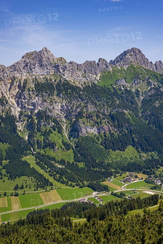 Mountain panorama from the Krinnenspitze, 2000m, behind Friedberger Klettersteig, Rote Flueh, 2108m, Gimpel, 2173m and Koellenspitze, 2238m, Tannheimer Berge, Allgaeu Alps, Tyrol, Austria, Europe