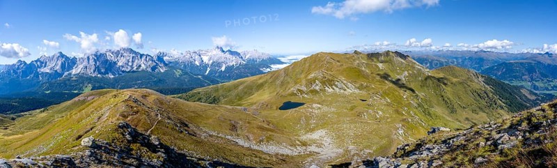 Panorama, hiking trail between green mountain meadows on a mountain ridge, mountain panorama, view of rocky mountain peaks of the Sesto Dolomites, Carnic main ridge, Carnic High Trail, Carnic Alps, Carinthia, Austria, Europe