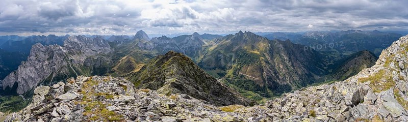 Panorama, view into Val Fleons and Frohntal, mountain landscape with rocky mountain peaks, view from the summit of the Raudenspitze or Monte Fleons, mountain panorama on the Carnic main ridge, Carnic Alps, Carinthia, Austria, Europe