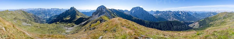 Panorama, view from the Carnic main ridge with rocky mountain peaks, view of the mountain peaks of Cresta Righile and Cresta del Ferro in South Tyrol, Carnic High Mountain Trail, Carnic main ridge, Carnic Alps, Carinthia, Austria, Europe