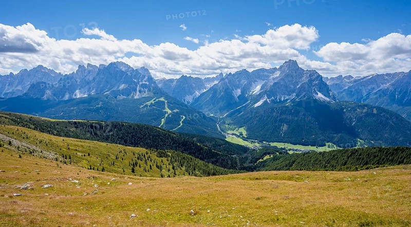 Mountain panorama, view of rocky mountain peaks of the Sesto Dolomites, Carnic main ridge, Carnic High Trail, Carnic Alps, Carinthia, Austria, Europe