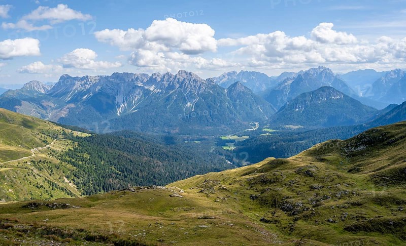 Mountain panorama with view of the Cresta Righile and Cresta del Ferro in the Italian Carnic Alps, Carnic High Route, Carnic Main Ridge, Carnic Alps, Carinthia, Austria, Europe