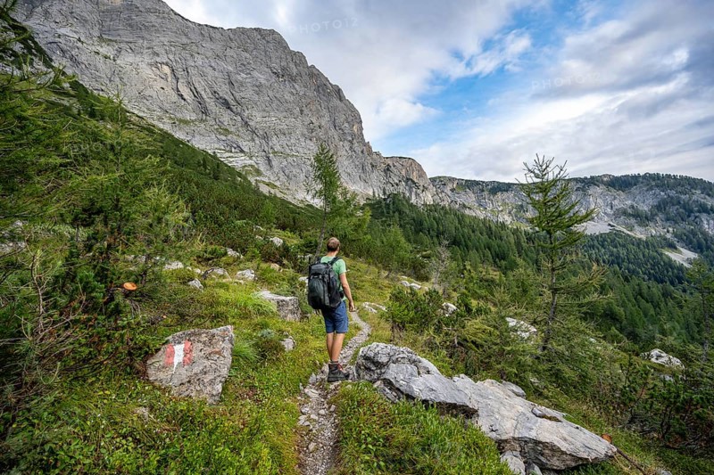 Mountaineer on a hiking trail with red and white markings, Carnic High Trail above the Upper Wolayer Alpe, Carnic Main Ridge, Carnic Alps, Carinthia, Austria, Europe