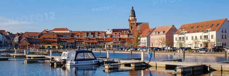 Town panorama with town harbour on Lake Mueritz, St. Mary's Church, Waren, Mueritz, Mecklenburg Lake District, Mecklenburg, Mecklenburg-Vorpommern, Germany, Europe
