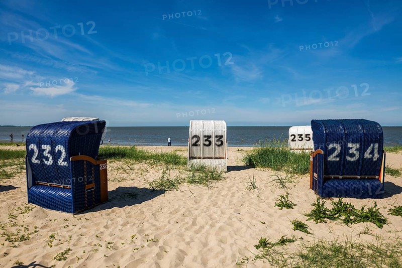 Beach chairs on the sandy beach, Hooksiel, Wangerland, East Frisia, Lower Saxony, Germany, Europe