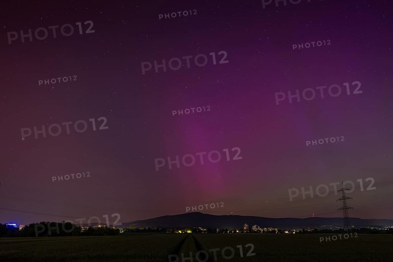 After several solar storms (solar flares), so-called auroras can be seen in the sky throughout Germany in the night between 10 May 2024 and 11 May 2024. The natural spectacle could be observed here in Hesse over the Taunus ridge, Frankfurt am Main, Hesse, Germany, Europe
