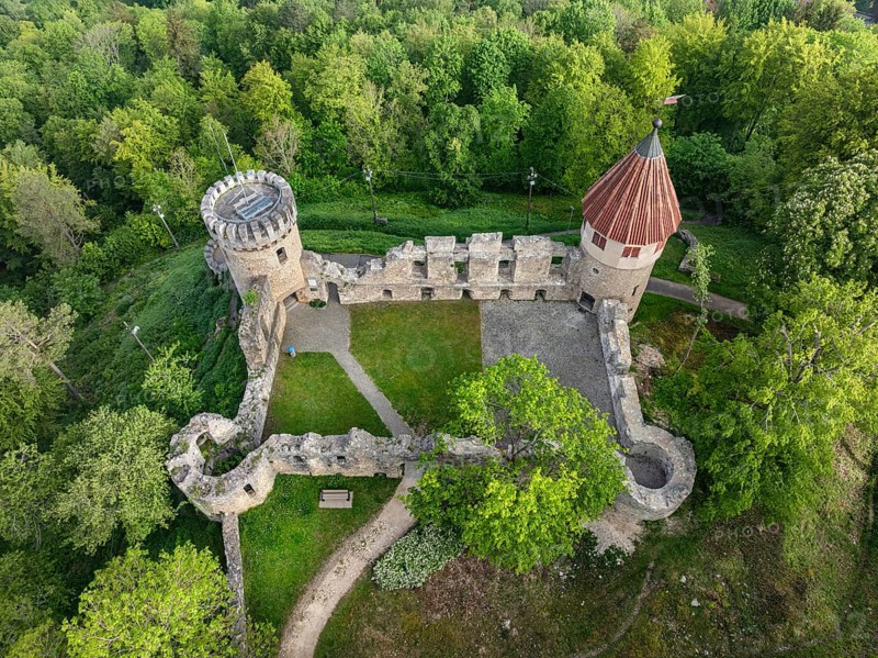 Aerial view of the Honburg castle ruins on the Honberg with the town of Tuttlingen, district of Tuttlingen, Black Forest, Baar, Heuberg, Baden-Wuerttemberg, Germany, Europe