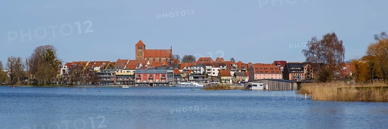 Town panorama with town harbour on Lake Mueritz, St. Georgen Church, Waren, Mueritz, Mecklenburg Lake District, Mecklenburg, Mecklenburg-Western Pomerania, Germany, Europe