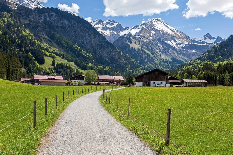 Path in Stillachtal, behind mountains of the Allgaeu Alps, Birgsau, near Oberstdorf, Oberallgaeu, Allgaeu, Bavaria, Germany, Europe