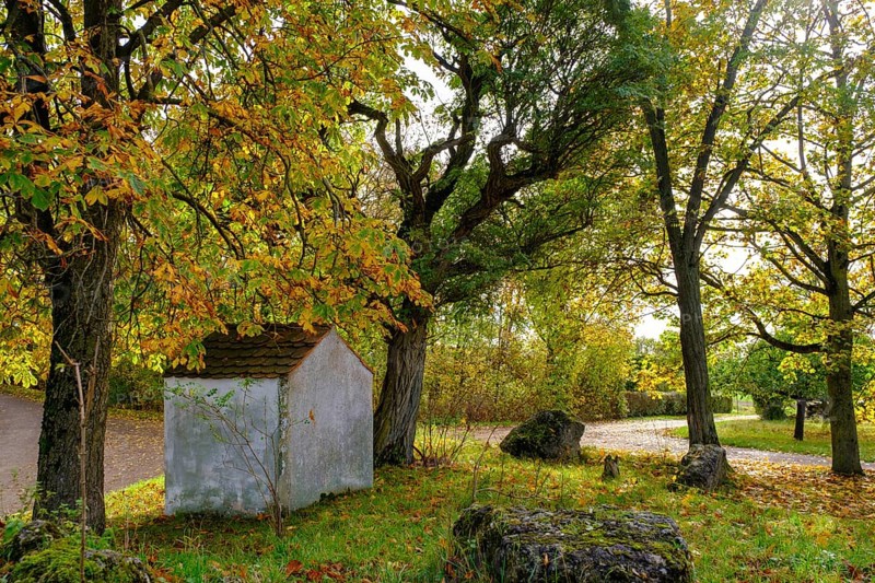 Chapel on the Ries Panorama Trail near Hainsfarth, Ries crater rim, Noerdlinger Ries, Swabia, Bavaria, Germany, Europe
