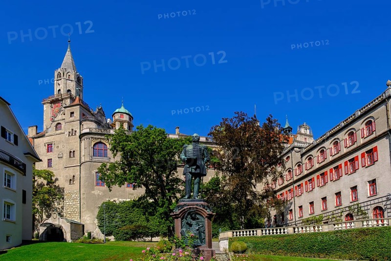 Karl Anton Prince of Hohenzollern Sigmaringen, in front of the Hohenzollern Palace, Sigmaringen Palace, former princely residence and administrative centre of the Princes of Hohenzollern-Sigmaringen, Sigmaringen, Baden-Wuerttemberg, Germany, Europe