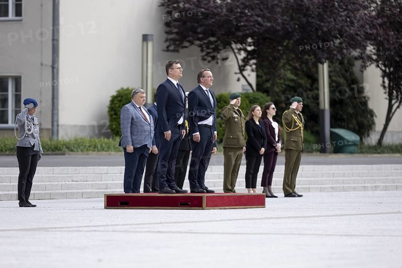 Boris Pistorius (SPD), Federal Minister of Defence and Laurynas Kasciunas, Lithuanian Minister of Defence during the reception with military honours and wreath-laying ceremony at the BMVg in Berlin, 16.05.2024