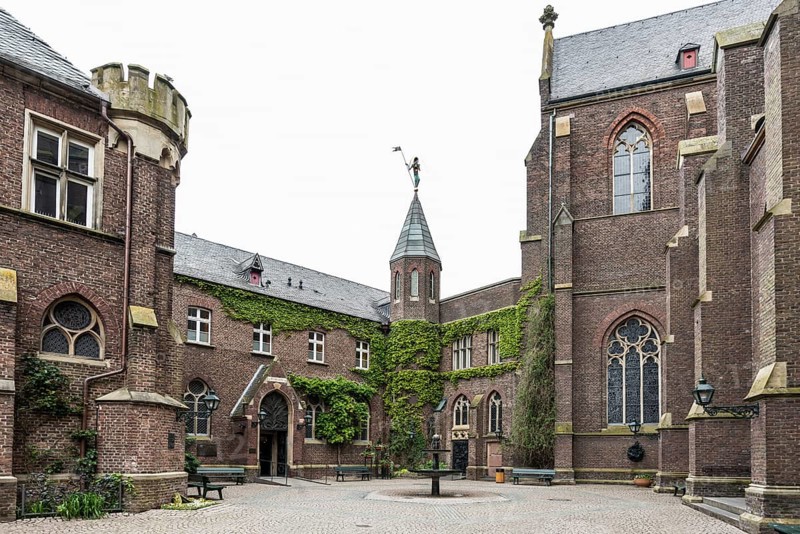 Brunnenhof, Basilica of St Mary, Basilica of St Mary, place of pilgrimage, Kevelaer, Lower Rhine, North Rhine-Westphalia, Germany, Europe
