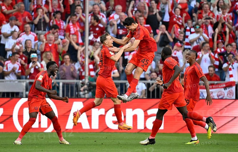 Goal celebration Lovro Zvonarek FC Bayern Muenchen FCB (34) Goal celebration Aleksandar Pavlovic FC Bayern Muenchen FCB (45) Alphonso Davies Bayern FC Muenchen FCB (19) Dayot Upamecano FC Bayern Muenchen FCB (02) Mathys Tel FC Bayern Muenchen FCB (39) Allianz Arena, Munich, Bavaria, Germany, Europe