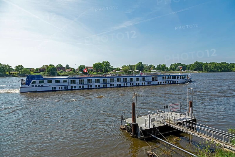 Jetty, cruise ship Swiss Ruby leaving Lauenburg, Schleswig-Holstein, Germany, Europe