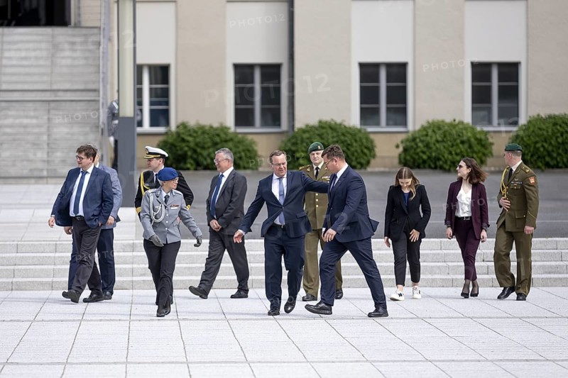 Boris Pistorius (SPD), Federal Minister of Defence and Laurynas Kasciunas, Lithuanian Minister of Defence during the reception with military honours and wreath-laying ceremony at the BMVg in Berlin, 16.05.2024