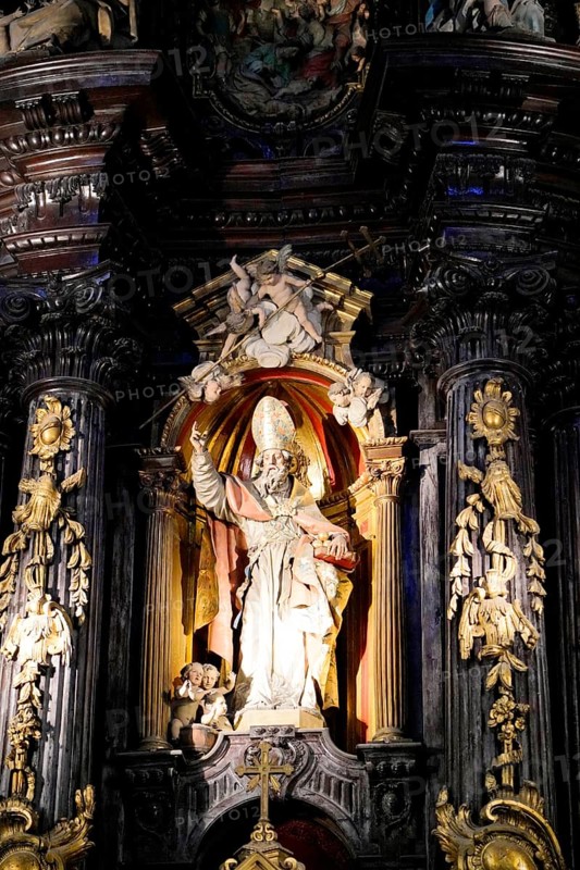 Iglesia San Nicolas de Bari, Baroque statue of a saint with detailed carvings in a church, Old Town, Bilbao, Basque Country, Spain, Europe