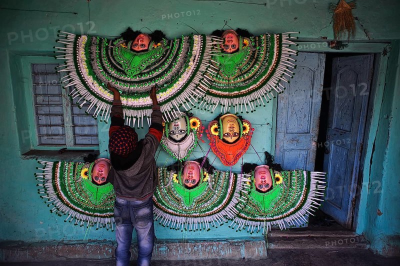 Purulia Chhau dance masks on sale, shop selling traditional crafts, West Bengal, India, Asia
