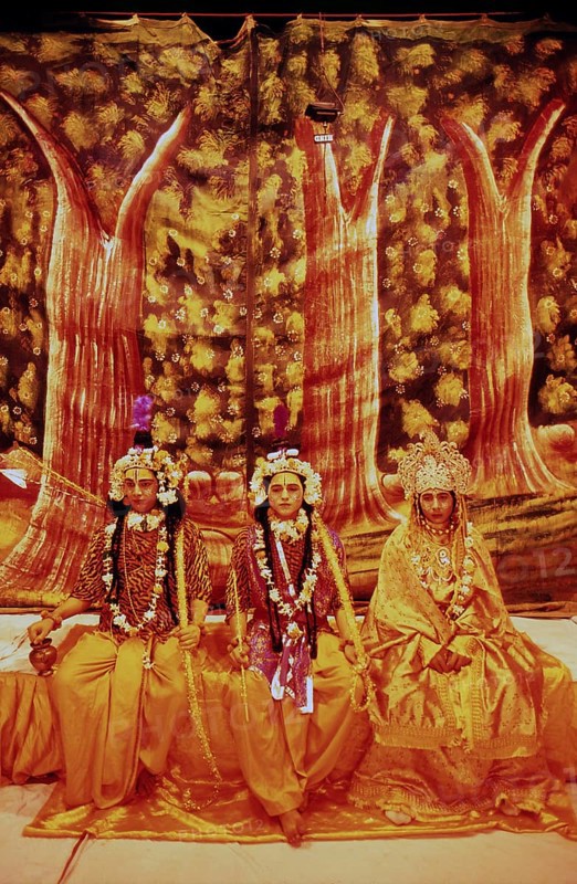 Actors impersonating hindu deities, Lakshmana on the left, Rama in the middle, Sita on the right, drama played at the time of a ramlila, folk re-enactment of the life of Rama according to the epic Ramayana, Kota, Rajasthan, India, Asia
