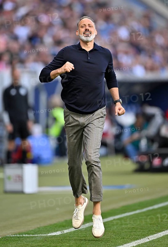Coach Pellegrino Matarazzo TSG 1899 Hoffenheim engaged on the sidelines, gestures, gesture, PreZero Arena, Sinsheim, Baden-Wuerttemberg, Germany, Europe