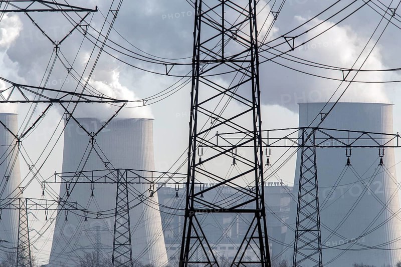 Steam rises from the cooling towers of the Vattenfall power plant in Jaenschwalde, power lines and electricity pylons at the power plant on 9 December 2014. The energy company Vattenfall mines lignite to generate electricity in the surrounding open-cast mines in Brandenburg, Jaenschwalde, Brandenburg, Germany, Europe