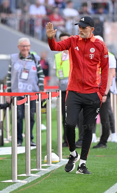Coach Thomas Tuchel FC Bayern Munich FCB gesture waving to fans, Allianz Arena, Munich, Bavaria, Germany, Europe
