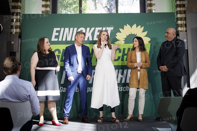 Ricarda Lang, Federal Chairwoman of Buendnis 90/DIE Gruenen, Robert Habeck (Buendnis 90/DIE Gruenen), Federal Minister for Economic Affairs and Climate Protection and Vice-Chancellor, Terry Reintke, top candidate for the European elections of Buendnis 90/DIE Gruenen, Annalena Baerbock (Buendnis 90/DIE Gruenen), Federal Foreign Minister, and Omid Nouripour, Buendnis 90/DIE Gruenen, pictured at a press event in Berlin, 13 May 2024.05.2024. The campaign tours for the European elections of Buendnis 90/DIE Gruenen start today