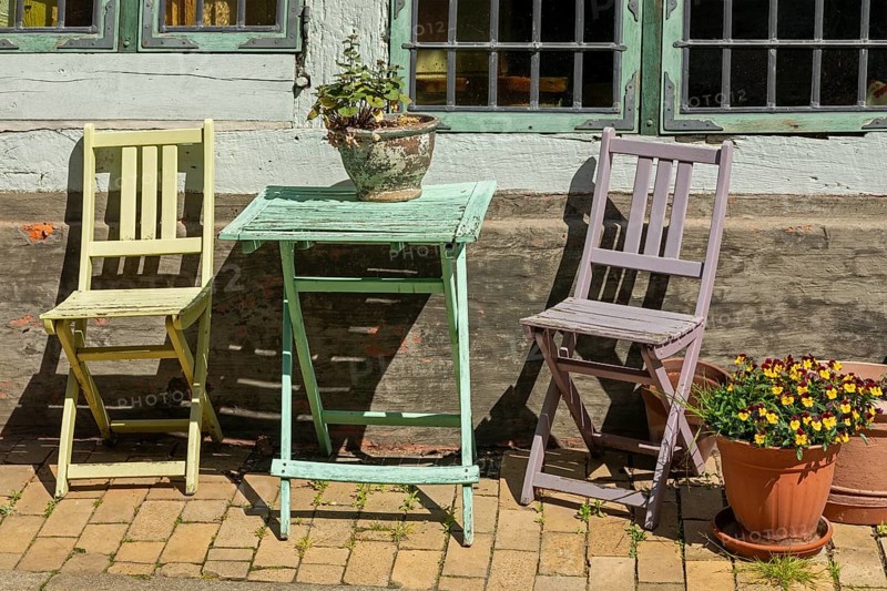 Table and chairs, pavement, Old Town, Lauenburg, Schleswig-Holstein, Germany, Europe