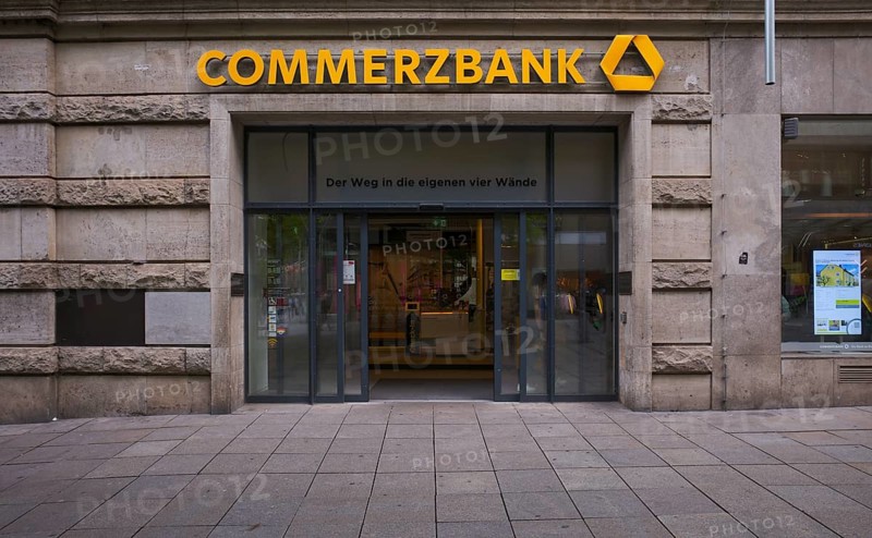 Commerzbank branch, lettering, logo, pedestrian zone, Koenigsstrasse, Stuttgart, Baden-Wuerttemberg, Germany, Europe