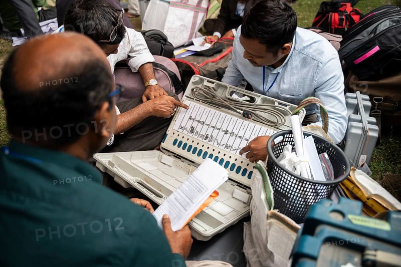 Barpeta, India. 6 May 2024. Polling officials check Electronic Voting Machines (EVMs) before leaving for allocated polling station, on the eve of the third phase of General Election on May 6, 2024 in Barpeta, India, Asia