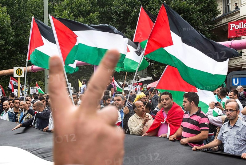 Al Quds Demo. Over 1000 people demonstrate against Israel's military attacks in the Gaza Strip, Berlin, 25 July 2014, Berlin, Germany, Europe