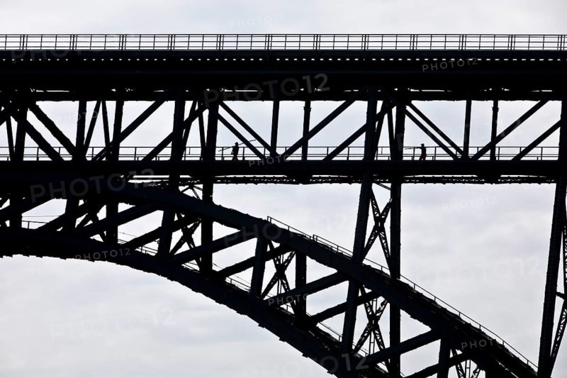 Muengsten Bridge with railway workers, highest railway bridge in Germany between Solingen and Remscheid, Bergisches Land