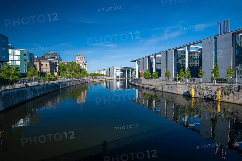 Reichstag, Paul-Loebe-Haus and Marie-Elisabeth-Lueders-Haus reflected in the Spree at sunrise, Berlin, Germany, Europe