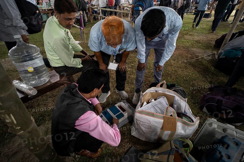 Barpeta, India. 6 May 2024. Polling officials check Electronic Voting Machines (EVMs) before leaving for allocated polling station, on the eve of the third phase of General Election on May 6, 2024 in Barpeta, India, Asia