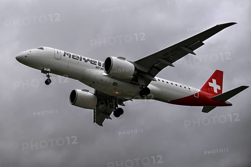 Aircraft Helvetic Airways, Embraer E190-E2, HB-AZD