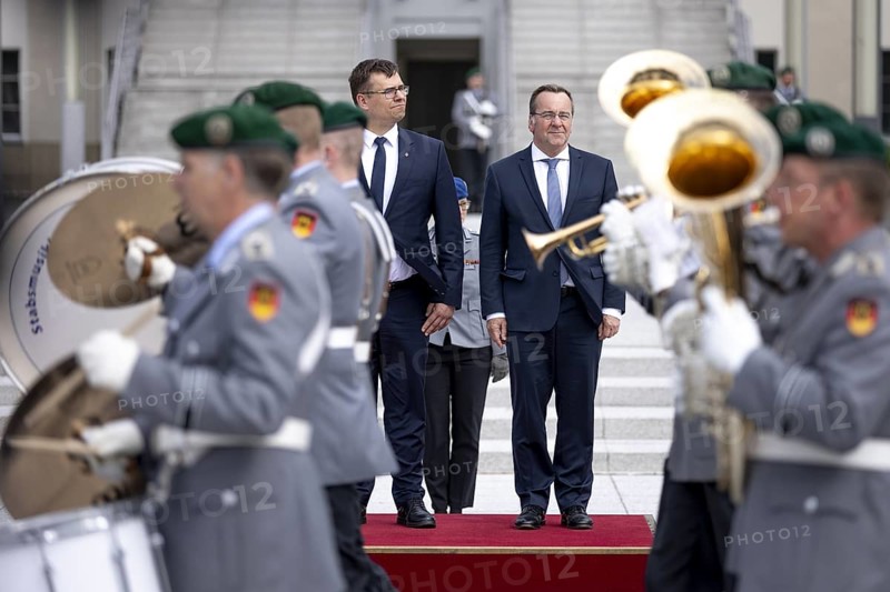 Boris Pistorius (SPD), Federal Minister of Defence and Laurynas Kasciunas, Lithuanian Minister of Defence during the reception with military honours and wreath-laying ceremony at the BMVg in Berlin, 16.05.2024