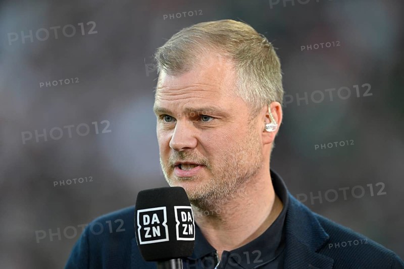 Chief Sports Officer Fabian Wohlgemuth VfB Stuttgart portrait, in an interview, microphone, mike, logo, DAZN, WWK Arena, Augsburg, Bavaria, Germany, Europe