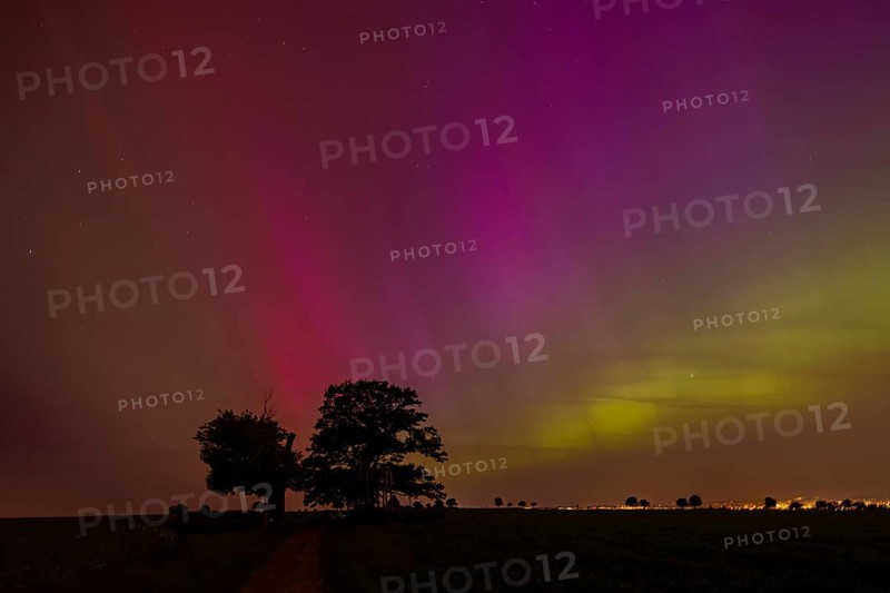 Strong coronal mass ejections on the sun have sent correspondingly intense storms of charged particles towards the earth, where they have also caused auroras over Germany. These auroras occur at an altitude of 70 to 800 kilometres in the atmosphere when the electrically charged particles of the solar wind stimulate the molecules in the atmosphere to emit light of a certain wavelength. Here on the southern outskirts of Dresden at the Babisnauer Pappel, Rippien, Saxony, Germany, Europe
