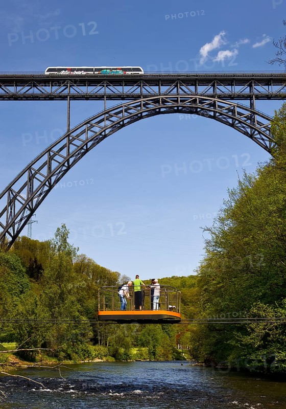 Muengsten Bridge with diesel railcar and transporter bridge over the Wupper, Solingen, Bergisches Land, North Rhine-Westphalia, Germany, Europe