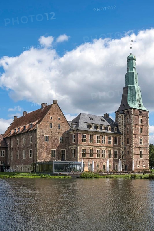 Historic moated castle, Renaissance Raesfeld Castle, Freiheit Raesfeld, Muensterland