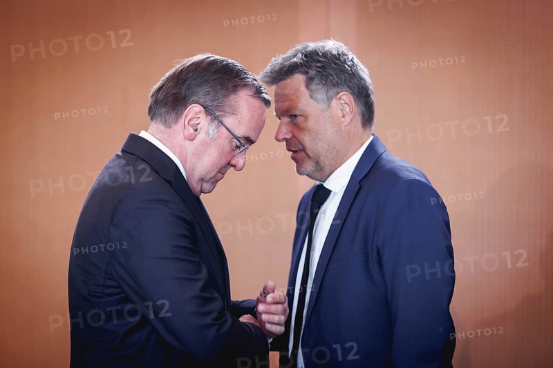 (L-R) Boris Pistorius, Federal Minister of Defence, and Robert Habeck, Federal Minister of Economics and Climate Protection and Vice-Chancellor, pictured during a cabinet meeting in Berlin, 15.05.2024
