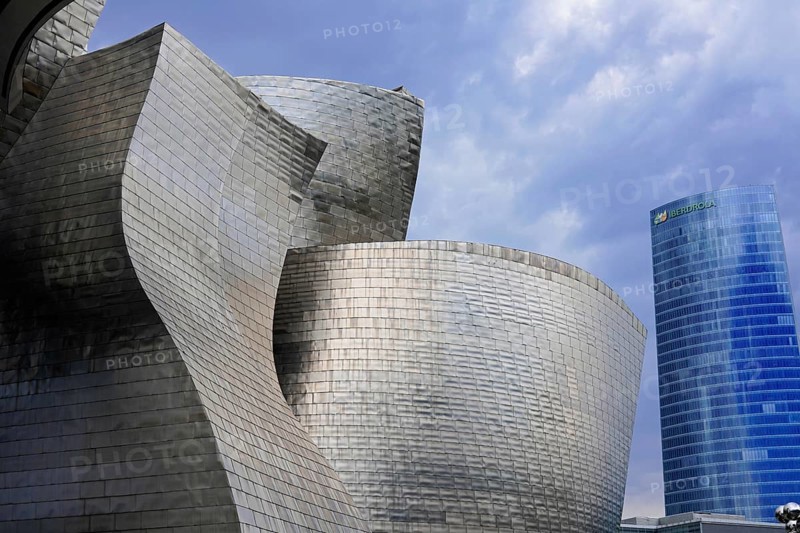 Guggenheim Museum Bilbao on the banks of the Nervion River, architect Frank O. Gehry, Bilbao, Large modern building with curved metallic surfaces against a cloudy sky, Guggenheim Museum, architect Frank O. Gehry, Bilbao, Bizkaia Province, Basque Country, Spain, Europe