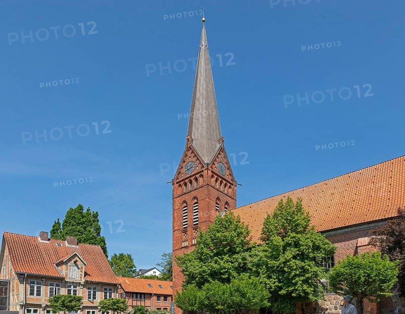 Church Square, Maria Magdalena Church, Old Town, Lauenburg, Schleswig-Holstein, Germany, Europe