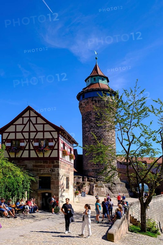 Imperial Castle, with Sinwell Tower, fountain house and half-timbered houses in the castle, Nuremberg Castle, Nuremberg, Middle Franconia, Franconia, Bavaria, Germany, Europe