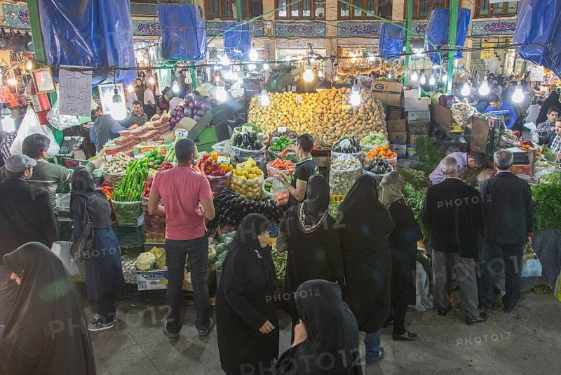 Fruit and vegetable sale in a bazaar in Tehran on 07/04/2015, Tehran, Iran, Asia