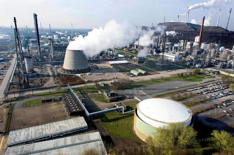 BP refinery in Gelsenkirchen Scholven. BP Gelsenkirchen operates a refinery with petrochemicals here, Gelsenkirchen, 27.03.14, Gelsenkirchen